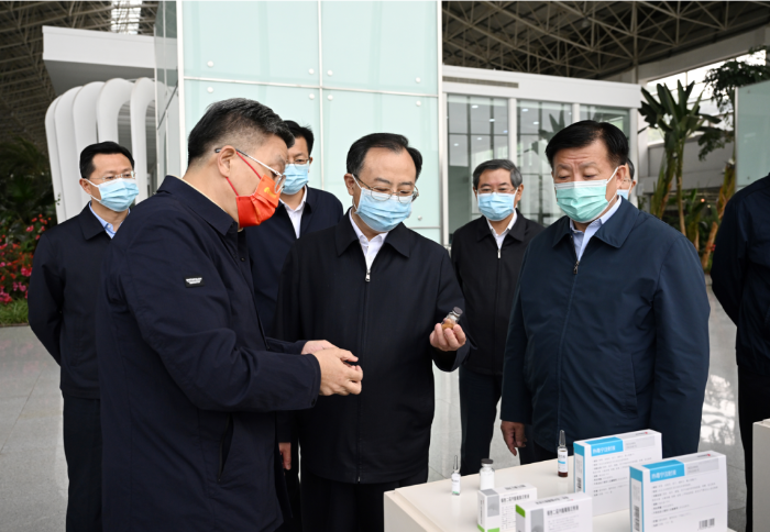 江苏省委书记吴政隆调研尊龙凯时人生就是搏药业：加快推动传统中医药和现代科学相结合，为抗击疫情提供有力武器